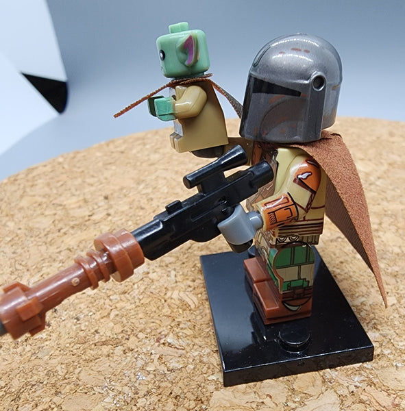 Mandalorian with Baby Yoda Custom minifigure. Brand new in package. Please visit shop, lots more!