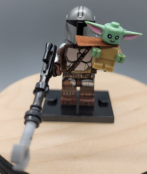 Mandalorian with Baby Yoda Star Wars Custom minifigure by Beaus Bricks.  Brand new in package.  Please visit shop, lots more!
