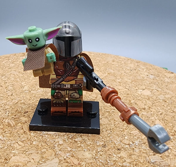 Mandalorian with Baby Yoda Custom minifigure. Brand new in package. Please visit shop, lots more!
