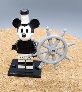 Mickey Mouse Custom minifigure by Beaus Bricks.  Brand new in package